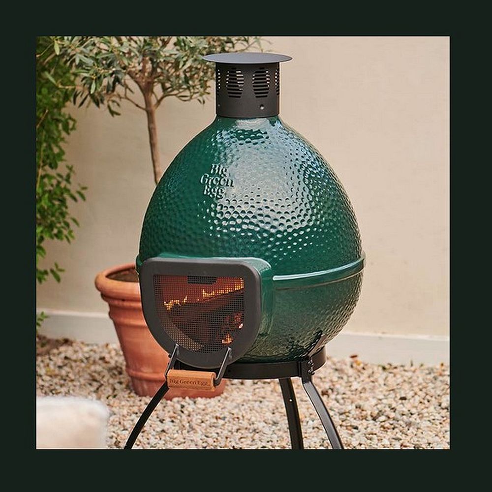 Wärmender Blickfang: Schöner Ofen von Big Green Egg