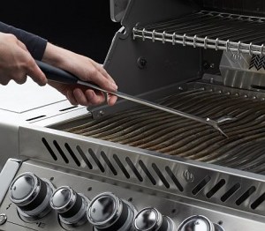 Napoleon® Grillrost-Schaber, schonende Reinigung fuer Edelstahl-Rost